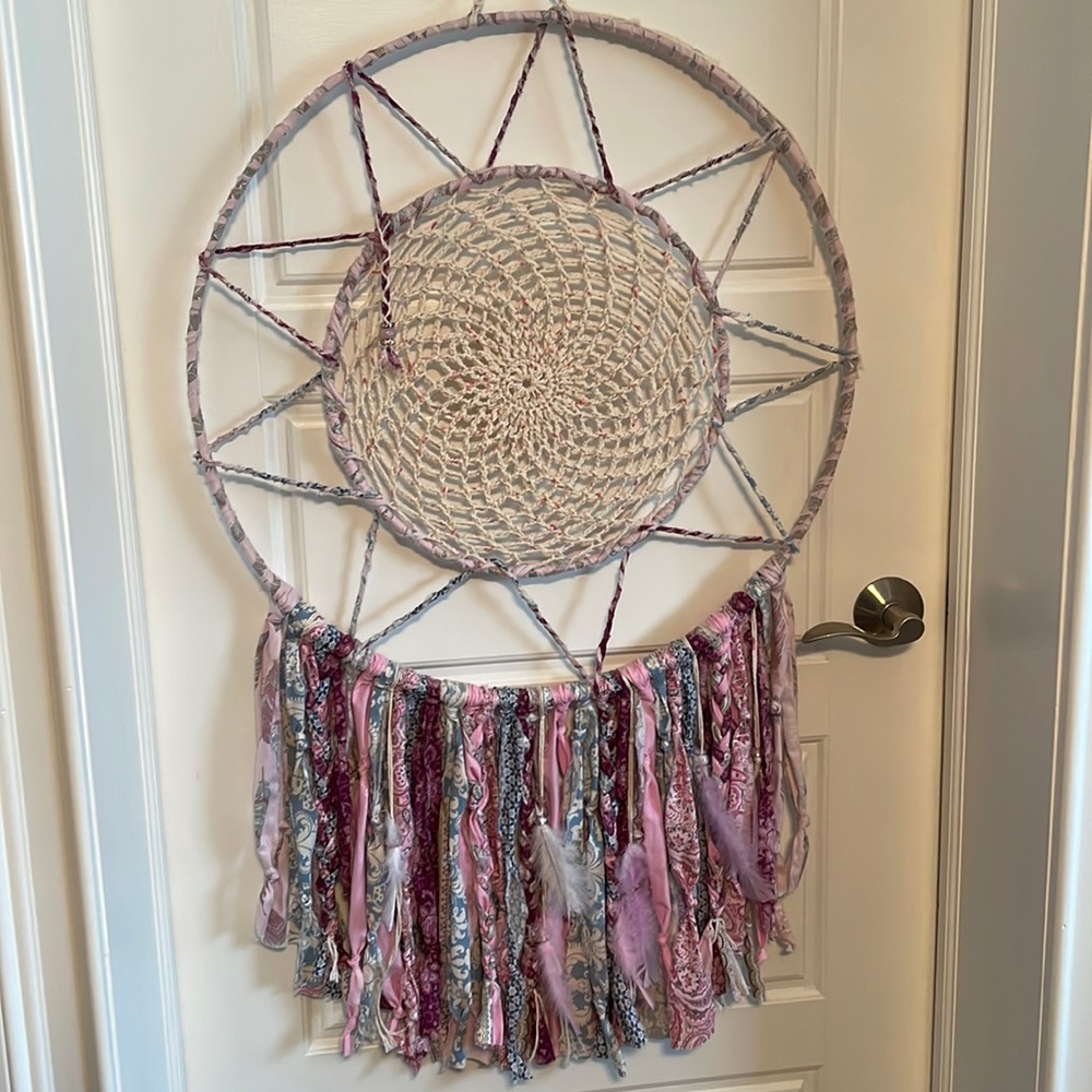 Dream Catcher, boho, feather/bead detail